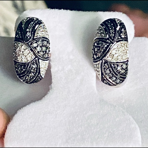 Jewelry - NWOT 1.00 CTW GENUINE DIAMOND SEMI HOOP EARRINGS